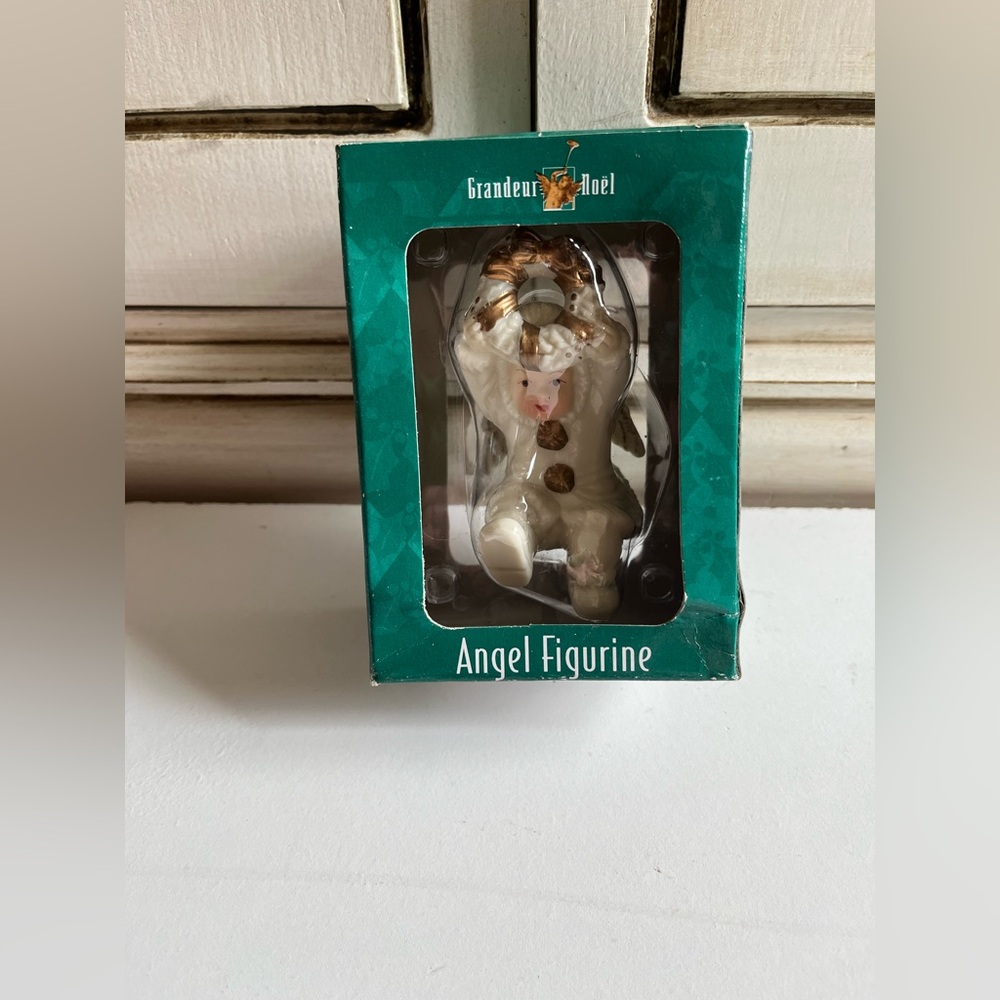 Grandeur Noel Porcelain Snow Angel Figurine Wreath Christmas Decor Gold accents